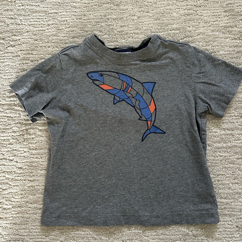 Hanna Andersson Gray Tee with Blue & Orange Shark Graphic | Size 100 (4) - Picture 2 of 3
